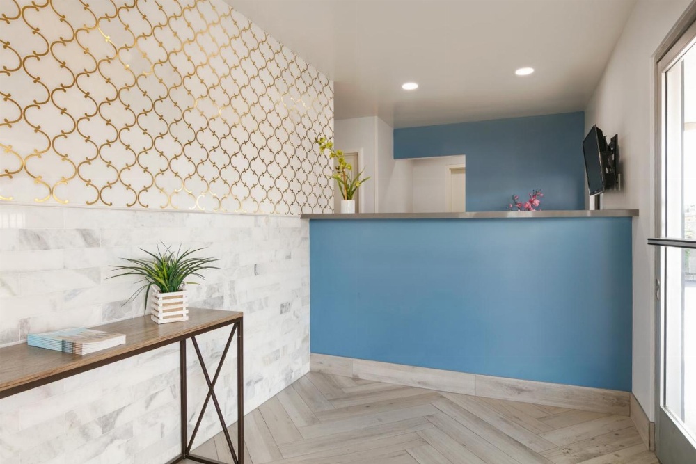 Torch Lite Inn at the Beach Boardwalk Main image