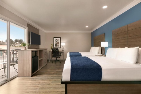 Torch Lite Inn at the Beach Boardwalk image 8