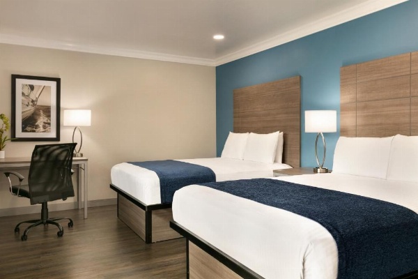 Torch Lite Inn at the Beach Boardwalk image 9
